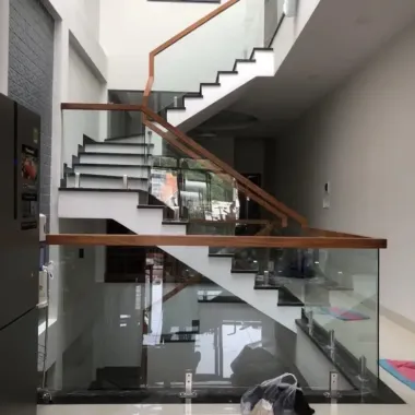 LAN CAN CẦU THANG A