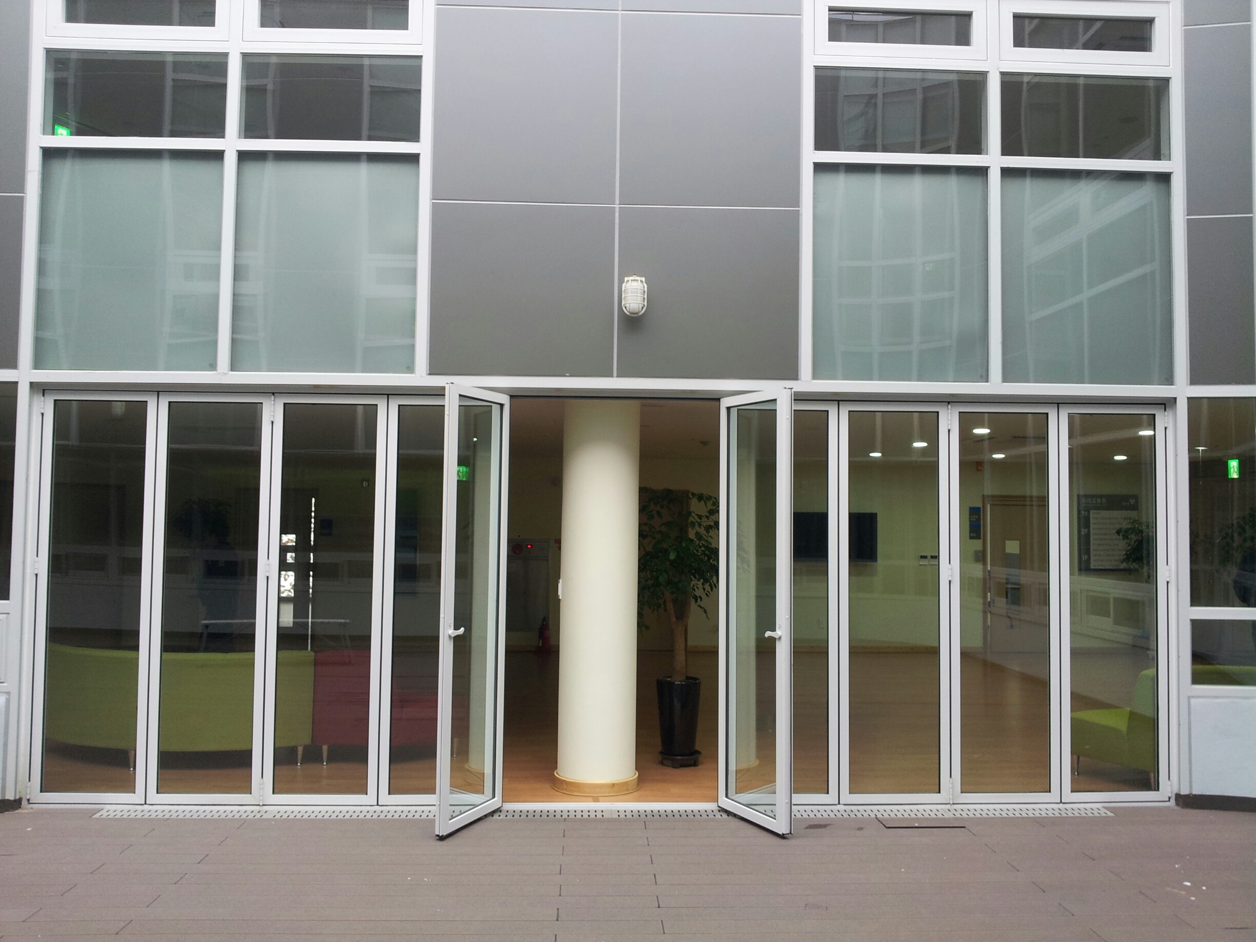 cửa trượt 10 cánh