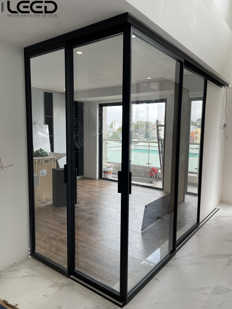 cửa lùa góc vuông